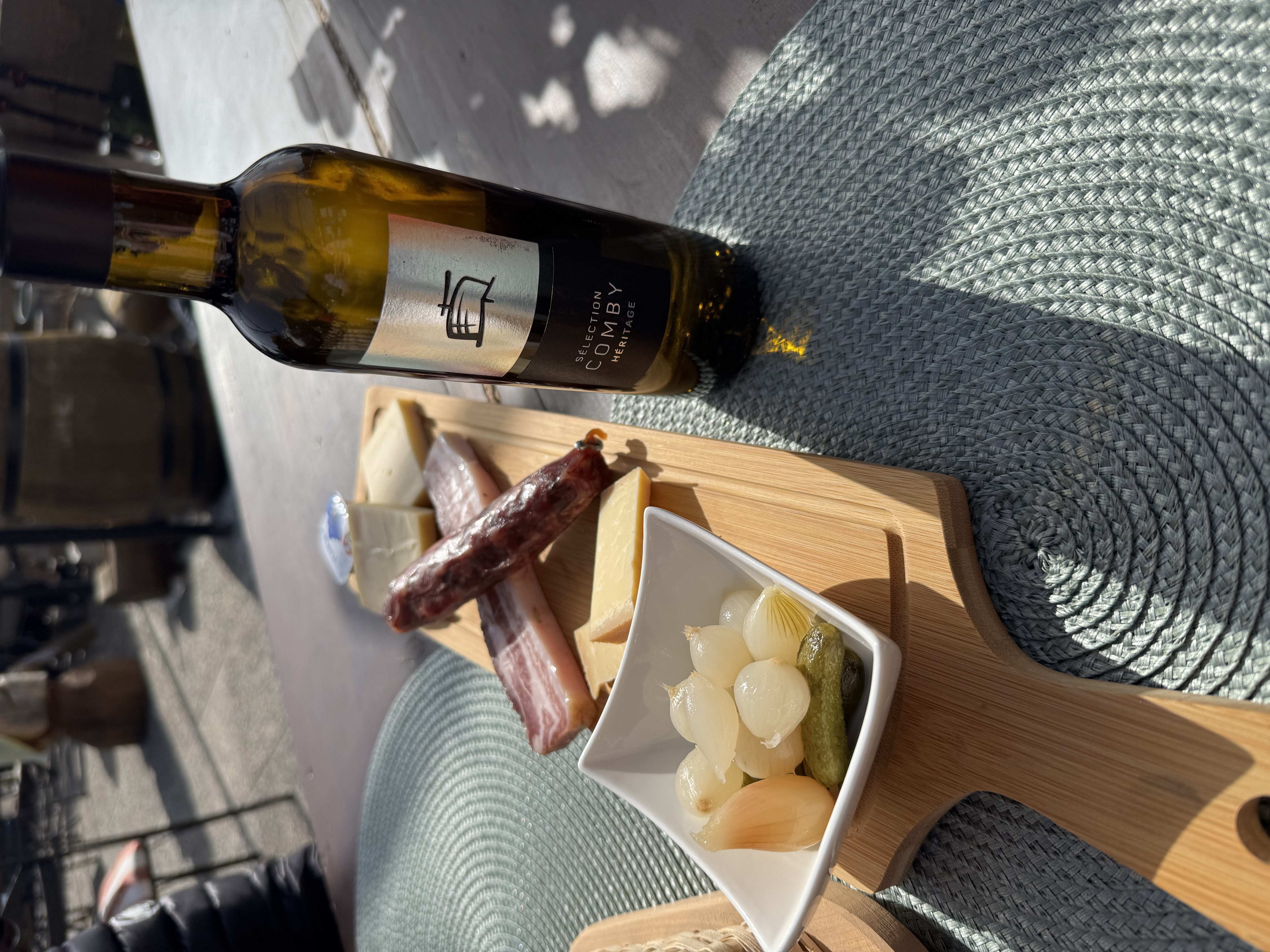 Planche de fromages et charcuterie